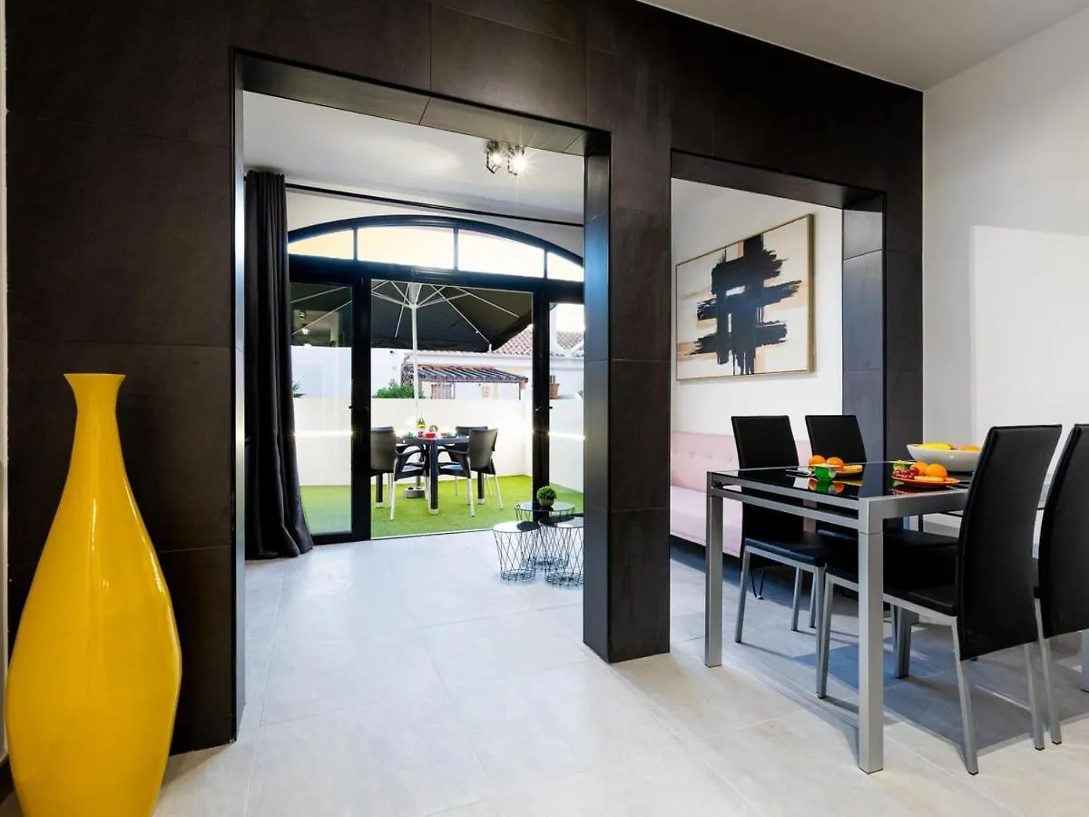 8B Albatros Playa Paraiso, Elegant And Modern Apt Daire Playa Paraiso (Tenerife)